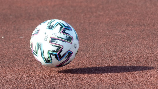 TA：阿莫林希望引进中场；曼联是否签门将取决于巴因迪尔未来